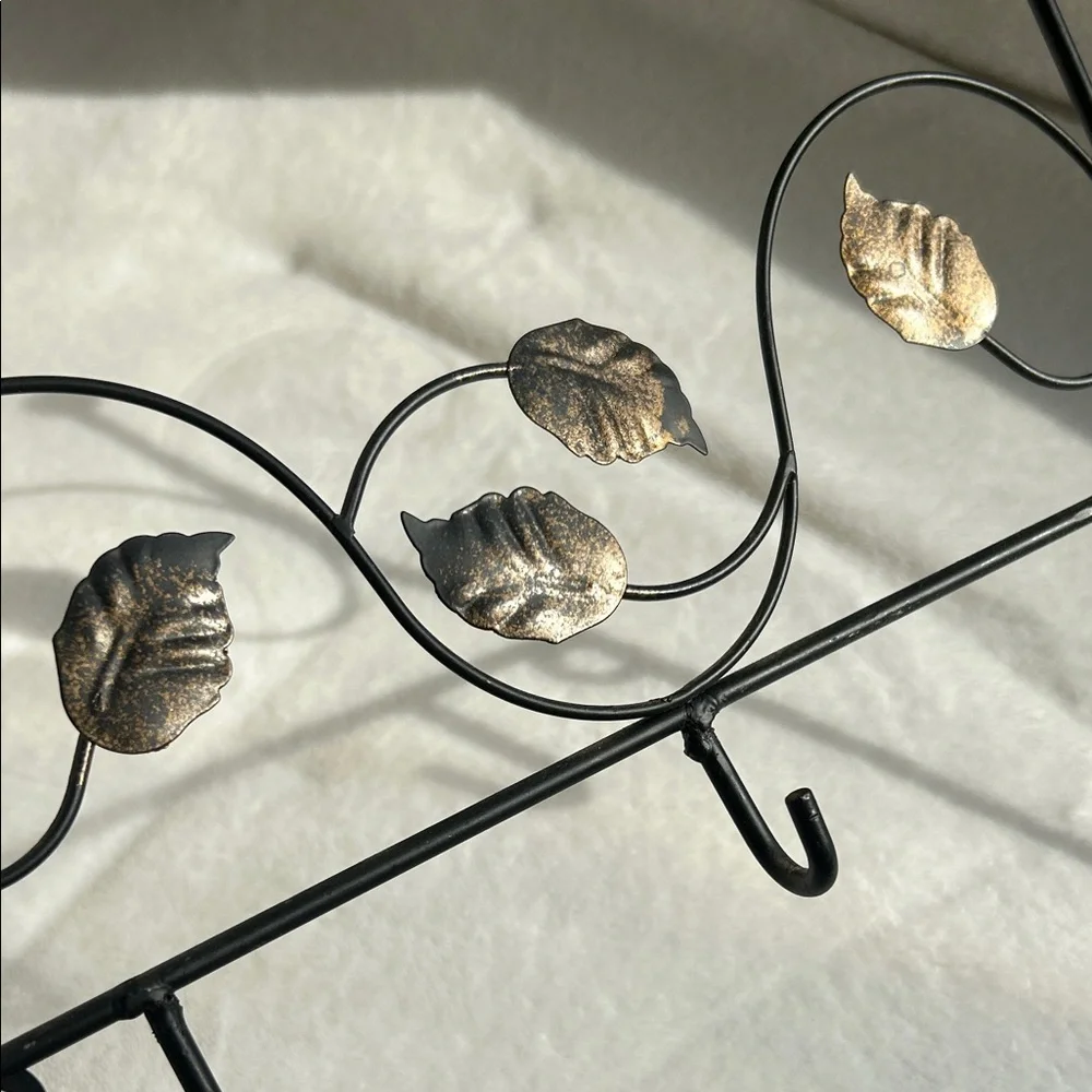 Black Metal Key Rack with Leaf Design